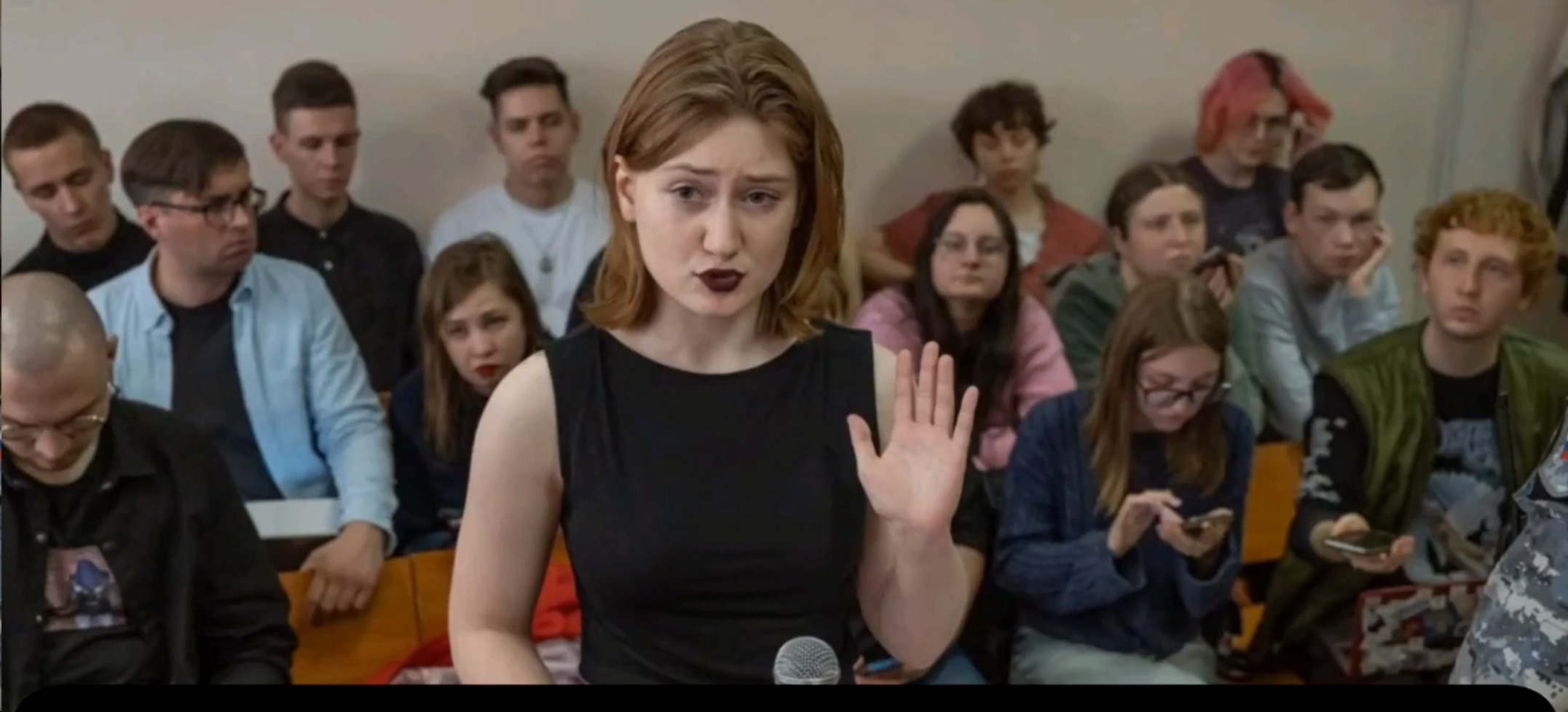 Daria Kozyreva (19), vor Gericht. (Bild: @antongerashchenko.bsky.social‬)