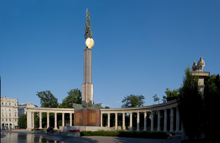 Sie halfen, Österreich zu befreien, aber sie kamen nicht als Befreier: Denkmal der Roten Armee am Wiener Schwarzenbergplatz (Foto: Wikipedia, https://de.wikipedia.org/w/index.php?title=Benutzer:Stefan_Fadinger)