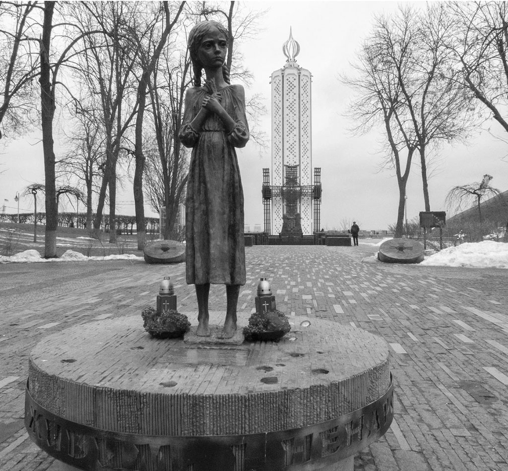 "Bittere Erinnerung an die Kindheit", Denkmal auf dem Gelände des Nationalen Holodomor-Genozid-Museums in Kyjiw, Ukraine.