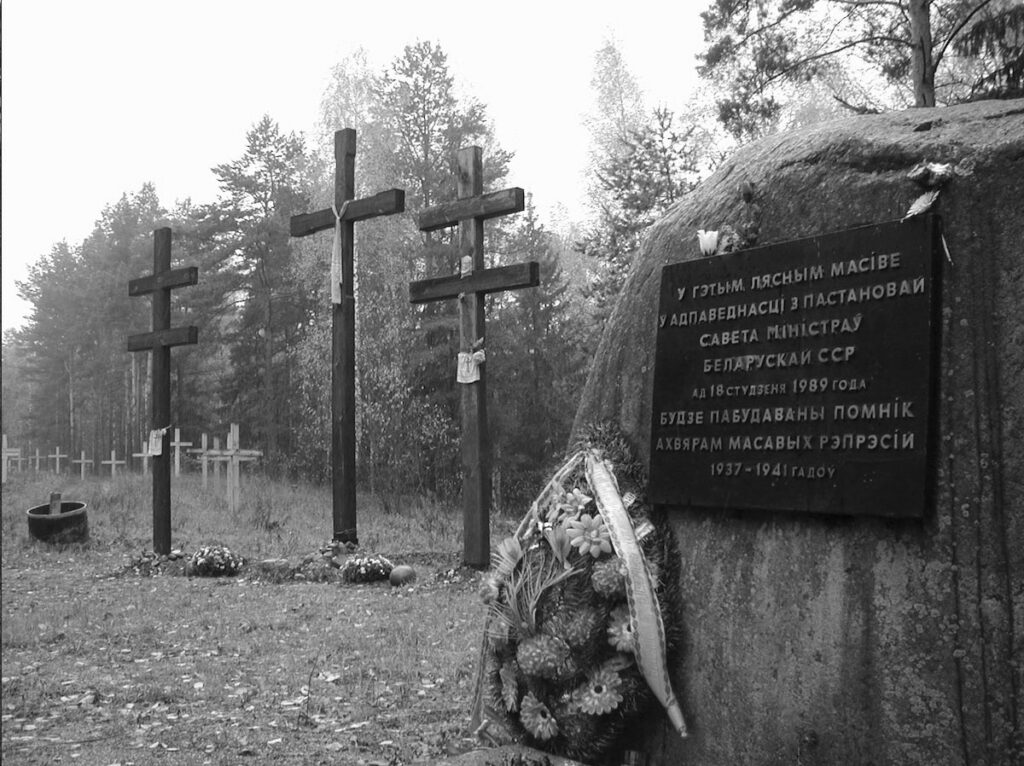 1989 wurde vom Ministerrat der BSSR die Errichtung einer Gedenkstätte in Kurapaty beschlossen.